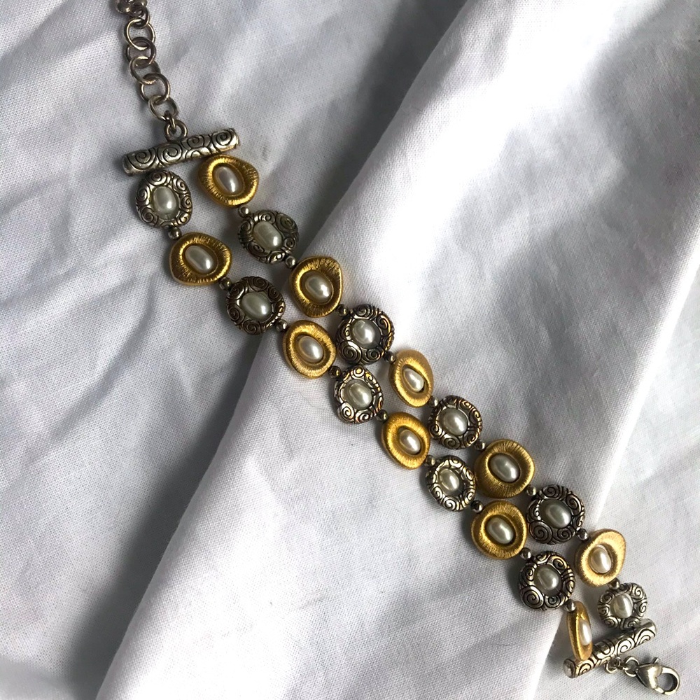 Two tone pearl bracelet